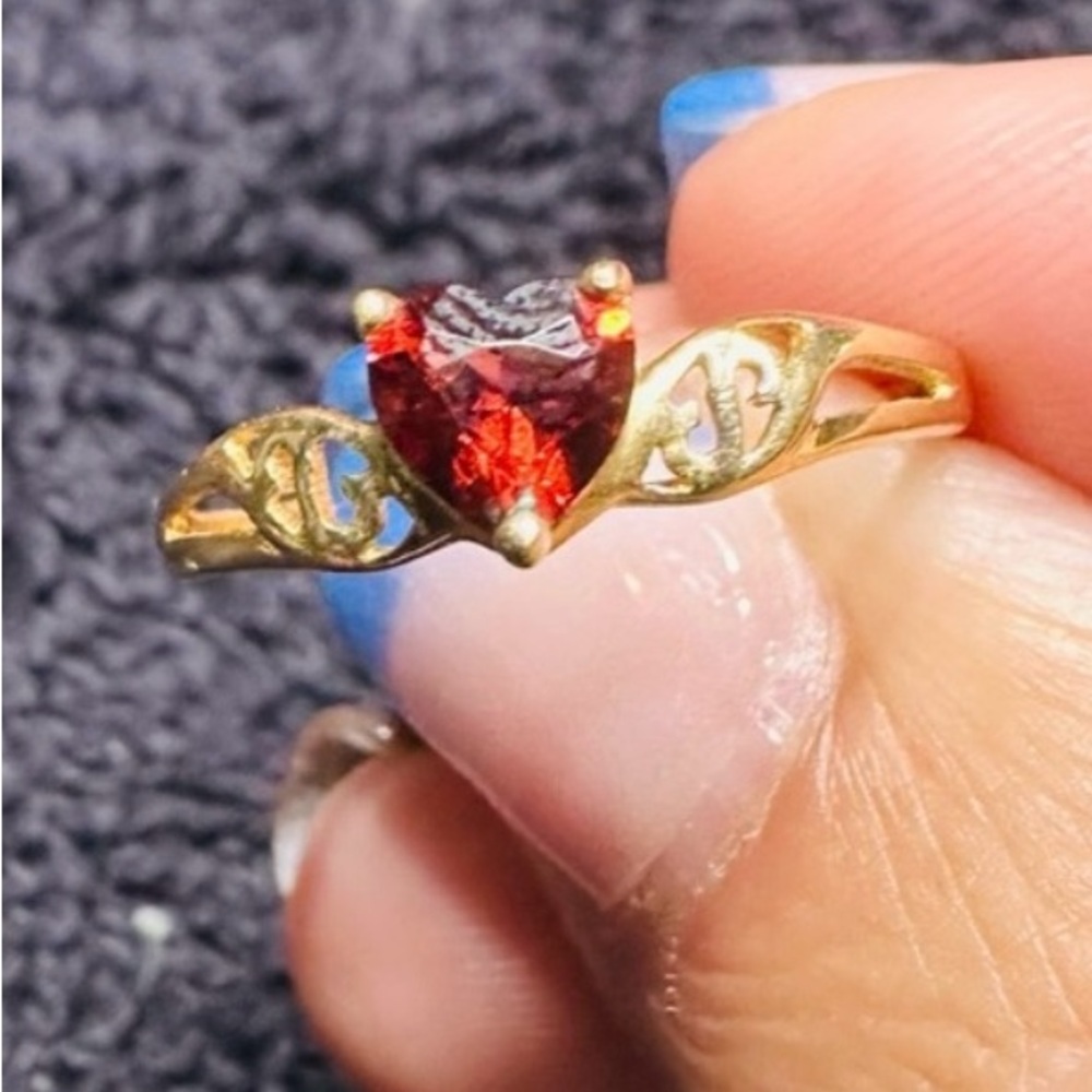 10k Gold Heart-Shaped Garnet Gemstone Ring - Picture 2 of 3